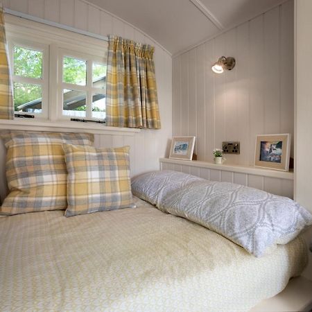 The Heron Shepherds Hut At Lyth Valley Brigsteer Dış mekan fotoğraf